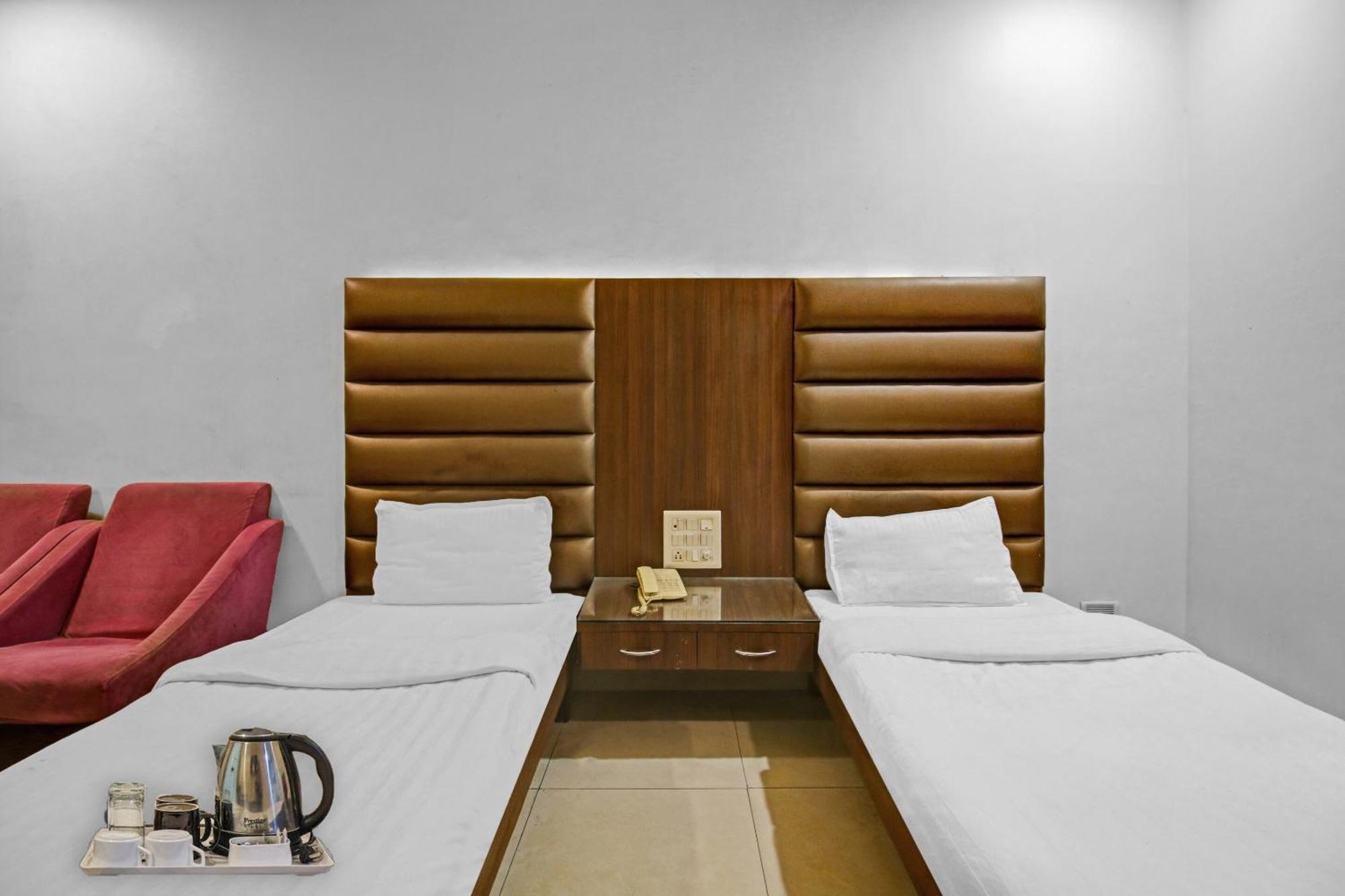 Collection O Surya Hotel Бопал Екстериор снимка