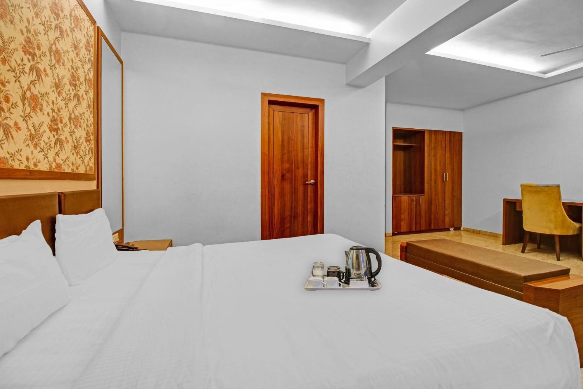 Collection O Surya Hotel Бопал Екстериор снимка
